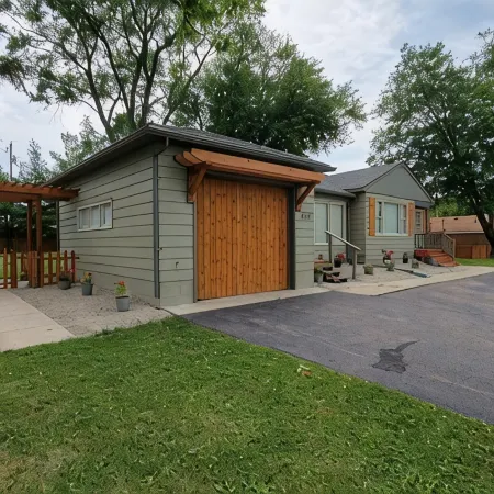 Clean & Spacious Cottage – Close to Campus!