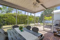 Boho Chic~ A perfect family vacation home, minutes from Sanibel Island - Bungalows