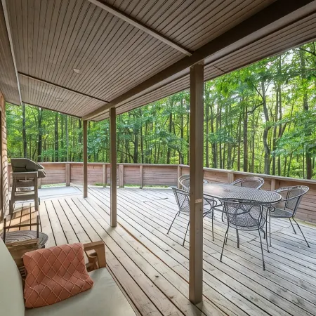 3BR Cabin Getaway: Hike & Swim Nearby! Modern, dog-friendly, wi-fi + king suite