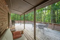 3BR Cabin Getaway: Hike & Swim Nearby! Modern, dog-friendly, wi-fi + king suite