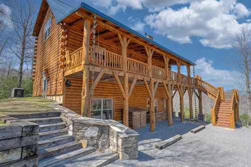 Amazing Mountain Views / Hot Tub / Fireplace / Game Room / Creek / Trails