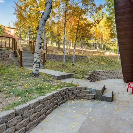 Woodland Park Cabin Getaway: Mtn Views, Scenic Charm, Clouds & Hot Tub Retreat