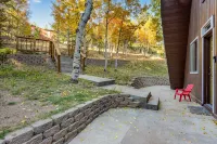 Woodland Park Cabin Getaway: Mtn Views, Scenic Charm, Clouds & Hot Tub Retreat