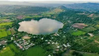 Volcano & Lake View home with swimming Pool- 4 bds, sleeps 11 people - Wifi
