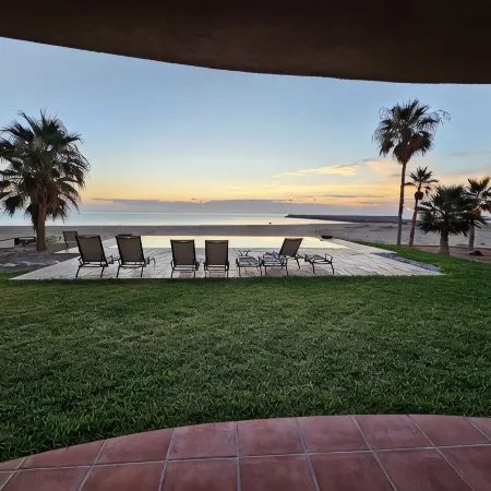 Luxury One Bedroom Condo Steps away from the sea of Cortez.Private and Secure.