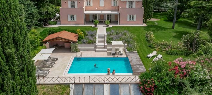 Luxury &  Chic Rental Villa Lake Garda Lazise. Lake view and swimming pool Ξενοδοχεία στην πόλη Lazise