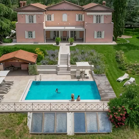 Luxury &  Chic Rental Villa Lake Garda Lazise. Lake view and swimming pool