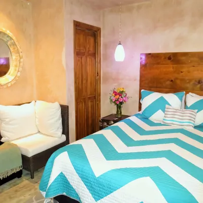 Superb Santa Fe HQ - Prime Location in the Heart of Santa Fe - Decked Digs - Homestays