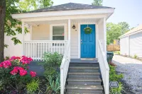 Steps Away Downtown Douthit Greenville Getaway! - Bungalows