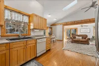 5 Minute Walk to Horse Creek Marina - 3-Star