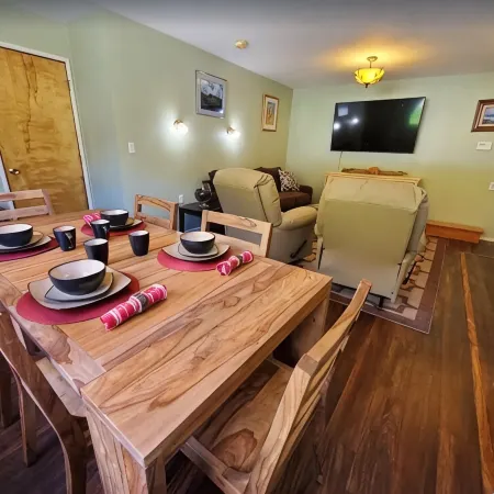 {Forget-Me-Not Inn} Alaskan Vacation Rental (Bear Suite)