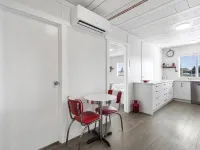 Bunker 2 "Urban meets Rustic" Hotels in Te Awamutu
