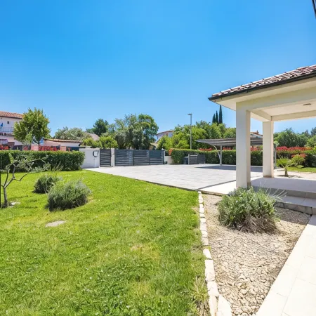 New villa Maris with private pool just 500m from beach