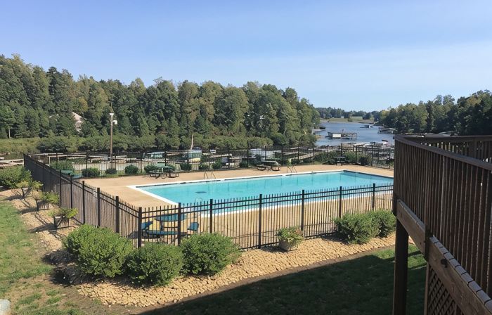 Enjoy lake life FREE kayak and canoes. Relax at this family friendly lake house.