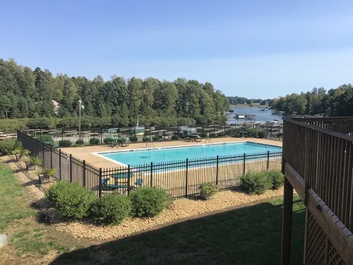 Enjoy lake life FREE kayak and canoes. Relax at this family friendly lake house.