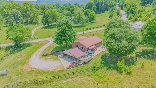 Hillside Hideout With Scenic Bluegrass Hot Tub Views! - Homestays
