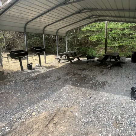Papa Bear's Den!The perfect location to visit the trails”