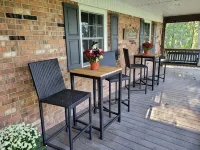 Spacious 4 bedroom, 3 bath home with hot tub and mountain views. - Mountain view