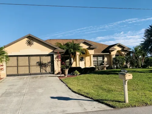SO. GULF COVE - WATERFRONT HOME ON CANAL-SALT WATER POOL & SPA-NEAR GULF BEACHES - Strand