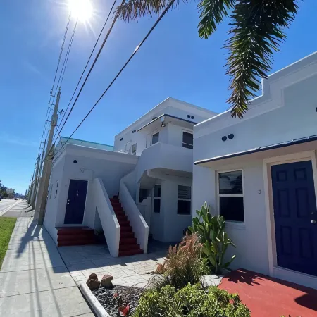 Hollywood Beach Condo. Perfect Spot to enjoy boating South Florida Lifestyle