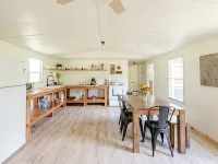 Cozy basecamp minutes from waterfalls, hiking and climbing Hotels in Marion County