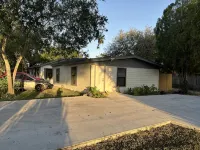 2-bedroom apartment just 4 minutes drive to Gladys Porter Zoo - 4-Star