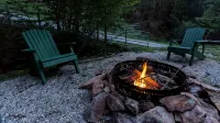 Mountain Serenity & Close to Hiking, Rafting, Fishing and KayakingWolf Song" - Homestays