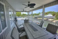 Beautiful New Home on Weeki Wachee River with boat dock - 3つ星