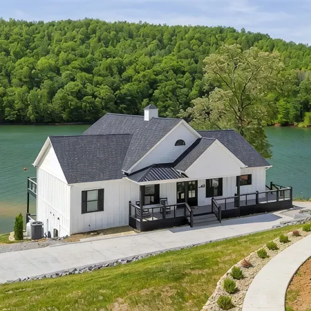 Break Away - NEW Lakefront Modern Farmhouse 6BR-Outdoor Bar and Kitchen