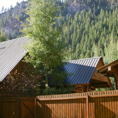 Dog-Friendly Fishing/Ski Log Home by River/Mountain – a Feeling of Old Ketchum