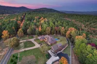 NEW! Mountainside Luxury Cottage 1—LOCATION! LOCATION! - 4-Star