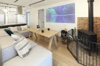 [TV] Luxury adult secret base villa 120 ㎡ Sauna, stone bath, bonfire, BBQ [Mori building] Hôtels à : 