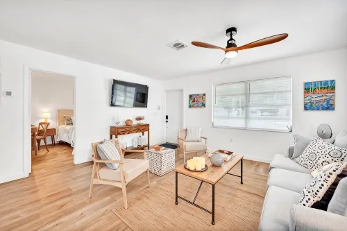 Peaceful Villa, 3.3 mi to the Beach & Big Parking