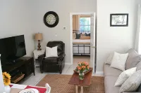 Walk .4 Miles to Texas A&M Campus and Aggie Park, Private Entry /Covered Parking - Apartments