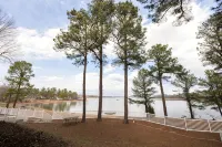 Spacious Condo on Kentucky Lake - Waterfront at Big Bear - Boutique