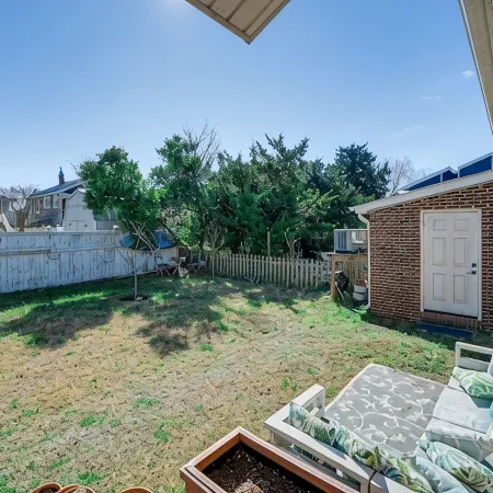 Peaceful Getaway Close to Loop, Beach, Dining