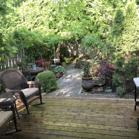Einstein Lounge in Downtown - 2 BR w Loft and Fenced Yard