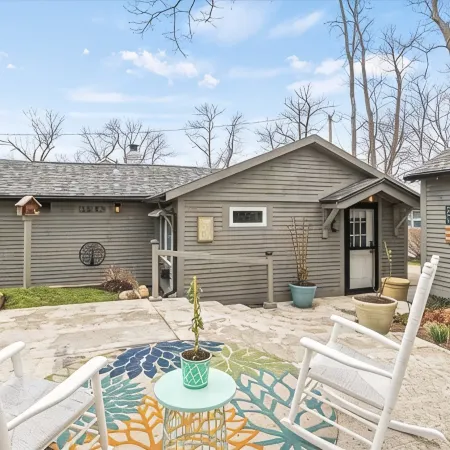 Lakeview retreat with beach access. Stylish home just steps from Deep Run Beach. Отели в г. Горам