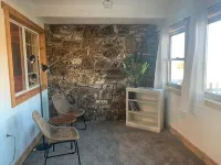 Scenic 3 bedroom cabin with hot tub - Wi-Fi