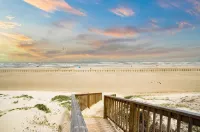 Sea Glass Getaway - Walk to Beach *King Bed* - Boutique