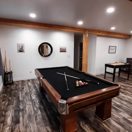8 Bedroom, 4 Bath, 15 Beds, 4K square feet of space
