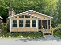 Ultimate couples getaway! Quiet and private Lakeside Cottage in the Adirondacks - 샬레 호텔