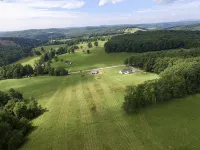 NetZero 3 Bedroom Farmhouse on Blue Ridge Parkway - 3 tähden