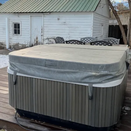 Salmon Goldbug Cottage, hot tub sleeps 8