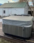 Salmon Goldbug Cottage, hot tub sleeps 8