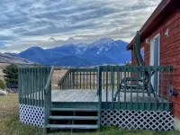 Summer & Winter Paradise, Stunning Mountain Views & Close To Yellowstone Park! Hotels in Pray