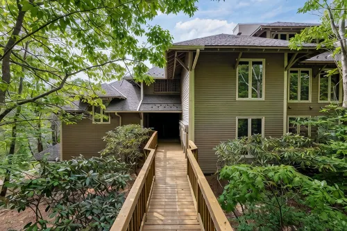Rosie's Retreat: Cozy 3 BR, 3 Bath Condo in Wintergreen Resort, 1 mile to slopes