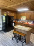 Large 2Br Retro Cabin!