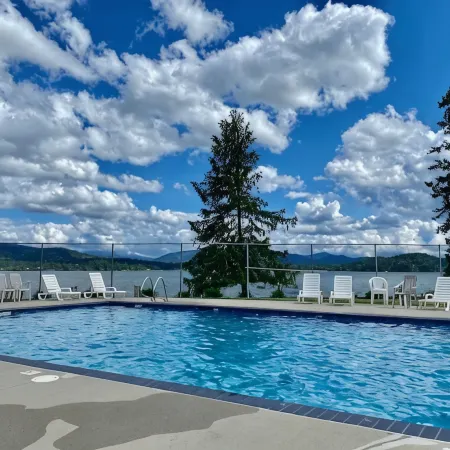 Townhouse in Private Lakeside Community