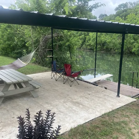 Cute cabin overlooking Spring Creek